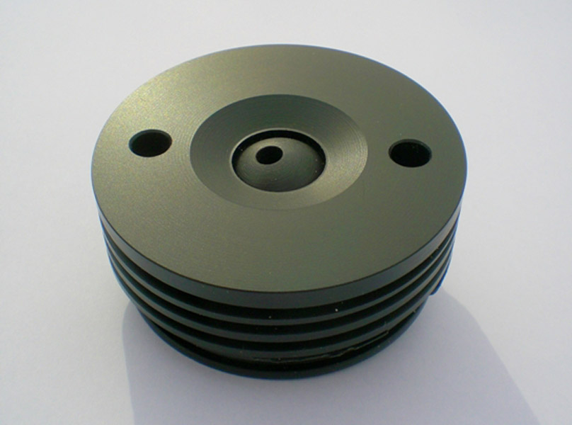 Splash pad adjustable nozzle