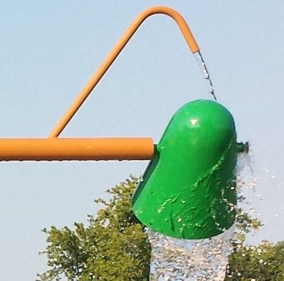 Splash pad dumping buckets 4 water feature