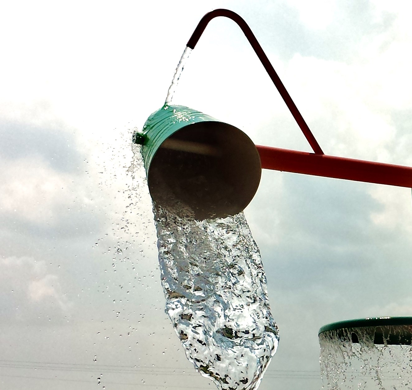 Rain Deck Splash Pad Dumping Bucket 2 w/ Footing Base
